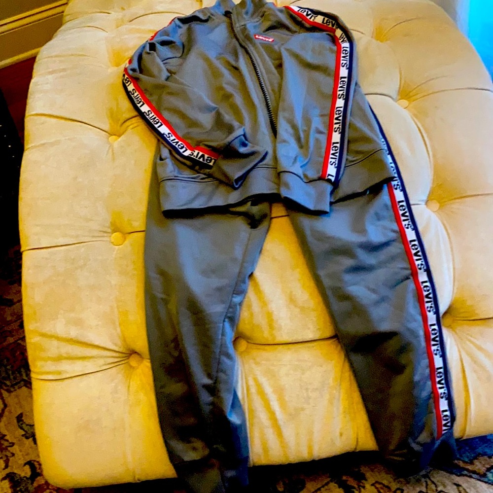 Grey LEVI suit sz 7